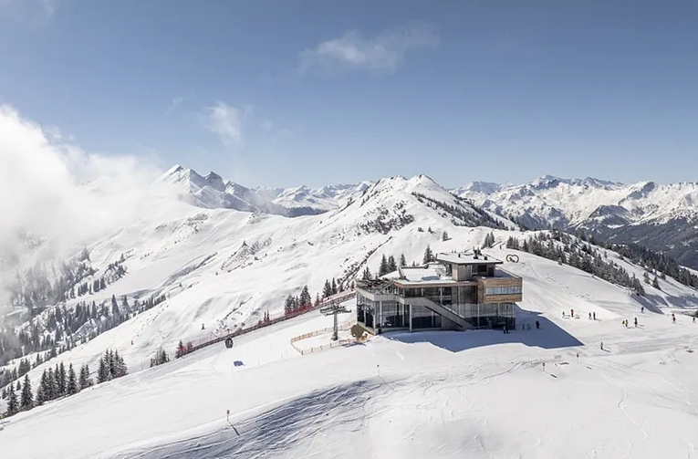 Petero ljudi poginulo u dvjema lavinama u Austriji, troje teško ozlijeđeno